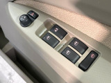 【電動格納ミラー】サイドミラーは電動格納式となっており、狭い駐車場でもキズがつくリスクを抑えられます。
