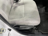 痛みの出やすい運転席シートの角、フロアマット、座面、ともに良好です