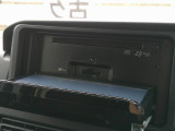 現在では必需品のナビが装備されています。オーディオはAM・FMラジオ・Bluetooth・CD・SDカード・AUX・が使えます。快適ドライブの強い味方です!