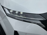 アダプティブLEDヘッドライトです。夜の視界を明るくしてくれます。