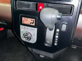 オートエアコン付きなので、温度を設定するだけで車内を快適にしてくれます!