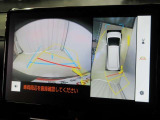 パノラミックビューモニター付きです。車両を上から見たような映像をディスプレイオーディオ画面に表示。運転席からの目視だけでは見にくい、車両周辺の状況をリアルタイムでしっかり確認できます。