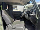 運転席シート廻りは使用感も少なく、良好な状態となっています。前オーナー様が丁寧に使っていたことがよくわかりますね。