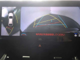 パノラミックビューモニター付きです。車両を上から見た様な映像を画面に表示。運転席からの目視だけでは見にくい、車両周辺の状況をリアルタイムでしっかり確認出来ます。
