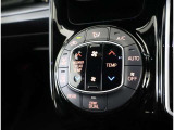 左右独立温度コントロールフルオートエアコンです。運転席、助手席それぞれで独立して温度設定ができます。冷え性の方が乗っても安心ですね♪