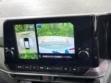 【アラウンドビューモニター】専用のカメラにより、上から見下ろしたような視点で360度クルマの周囲を確認することができます☆死角部分も確認しやすく、狭い場所での切り返しや駐車もスムーズに行えます。
