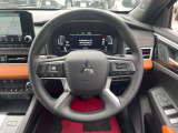 【純正革巻きステアリング】上質な革を使用することで、手にしっかり馴染みとても運転しやすいハンドルです♪