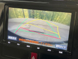 【バックカメラ】駐車時に後方がリアルタイム映像で確認できます。大型商業施設や立体駐車場での駐車時や、夜間のバック時に大活躍!運転スキルに関わらず、今や必須となった装備のひとつです!