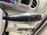 【オートライト】周りの明るさに応じて自動でヘッドライトの点灯・消灯ができる機能です!ライトの付け忘れ・消し忘れなどが無くなり、雨の日や夕方の走行も安心!トンネル通過時も便利ですね♪