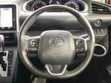 【純正革巻きステアリング】上質な革を使用することで、手にしっかり馴染みとても運転しやすいハンドルです♪