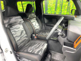 運転席まわりには十分なスペースがあり、大柄な方でもゆったり運転していただける環境です。