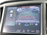 お車選びをお楽しみ頂けるよう、在庫車の展示スペースを十分に確保しております。