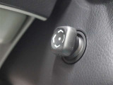 電動チルトステアリングです。