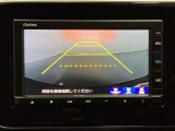 バックでの車庫入れも安心です! リアカメラが付いているバックモニター付のナビを装備しております。操作線もついており距離感も画面から確認できます。