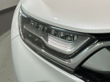 LEDヘッドライトは、点灯の瞬間から最大光量を発揮し、突然暗くなるトンネルなどでの安定感を高めます。