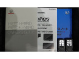 スマートキーは鍵をバッグに入れたままでもドアロックの開閉やエンジンのON・OFFができます。夜間や雨の日も鍵を探さなくて良いので便利です。