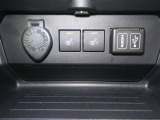 【シートヒーター搭載】シートを温めてくれる暖房機器です!長時間座っていると負担が掛かりやすい背中や腰、または冬場の寒い日に冷えやすい脚部に快適なぬくもりを♪