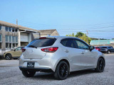 【MAZDA2】マツダのメーカー名を冠したコンパクトカーです。小さめの車体で運転しやすく、かつ5人乗りなので、家族が増えても安心です。「好きを探せる相棒」をコンセプトに誕生しました。外装は研磨をしております