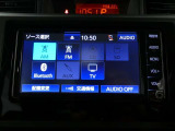 【オーディオ選択画面】AM/FMの切替や、交通情報もこちらの画面から選択できます。