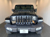 JEEP伝統のセブンスロットグリルを装着。