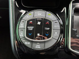 【左右独立温度コントロール式フルオートエアコン(DUAL/SYNC)】運転席側と助手席側でそれぞれ自由に温度設定ができ、快適な風量やモードなどを自動調整します!