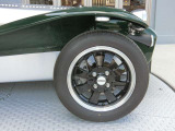 ブラックペイントホイール 14インチを装備。タイヤは、TOYO 155/65R14