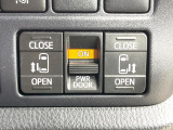 【両側パワースライドドア】スマートキーや運転席のスイッチで後席両側スライドドアの開閉が可能♪電動だから力を入れてドアを開ける必要が無く、小さなお子様でも簡単に開け閉めでき快適です♪