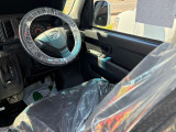 ハンドルも操作性良好です!車内もクリーニングしてのお引渡しになります。