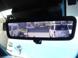 メーカーオプションのデジタルインナーミラーは後部に荷物が載っていても後ろを映し出してくれます!