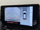 後方の見える安心をお届けするバックガイドモニター付:バックするときのアシストラインもあって楽々バック!車庫入れや縦列駐車をサポートし、苦手な駐車も安心です!今やもう手放せない装備ですネ♪