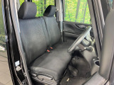 運転席まわりには十分なスペースがあり、大柄な方でもゆったり運転していただける環境です。