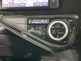 【オートエアコン】一度お好みの温度に設定すれば、車内の温度を検知し風量や温度を自動で調整。暑い&hellip;寒い&hellip;と何度もスイッチ操作をする必要はありません。快適な車内空間には必須の機能ですね♪
