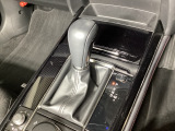 アクセルペダルを踏み込む量や速さに応じて変速パターンを制御し、人馬一体の運転感覚を発揮してくれる6速オートマ!