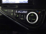 車内を快適に、オートエアコンを装備しています。