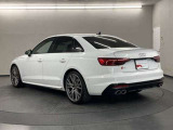 テールランプのデザインでもアウディS4は一目を引くデザインになっています。