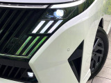 【LEDヘッドライト】悪天候や夜間走行時も良好な視界を確保し安心して運転できる高輝度LEDヘッドライトを装備!点灯速度が早く、消費電力も抑えられています。