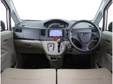 ドライバーが運転以外のことに気を遣うことなく、疲れにくく、安心・集中して運転ができる。操作パネルやシートのデザインなど細部にまでこだわっています。