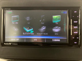 【ナビ】 CD/DVD再生やBluetoothオーディオなど多彩なメディアに対応したメモリーナビを装備しています。