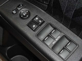電動格納式ドアミラー・パワーウインドウを装備しています。
