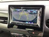 バックモニター付きで、車庫入れやバック時の後方確認をサポート。