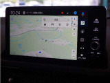 ◆Google マップ◆運転中も音声だけで安全に目的地設定ができます。交通状況の変化をリアルタイムに反映し、最適なルートをご案内します。