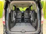 後席を格納すると、これだけの広さが!シーンに合わせたシートアレンジで、大きな荷物も積むことが出来ます♪