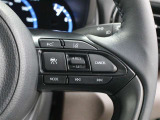 レーダークルーズコントロール使用時に、同一車線内中央を走行できるよう操舵を支援するレーントレーシングアシスト[LTA]が装着されています。