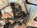 お車を安心してお乗りいただく為には、足回りの定期点検が欠かせません。サービスサポート(有償保証)では無料点検もご提供しており、安心のカーライフをお過ごしいただけるサポート体制が整っています。