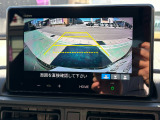 バック時目視しにくいクルマの周囲をカメラで映し出し、安全・安心駐車をサポート♪バックの苦手な方も後ろがハッキリ見えるので安心ですよ♪
