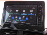 ナビゲーション+AV 2画面表示(デュアルウィンドウ)、地デジTV、FM/AM、Bluetooth Audio、microSDカード(音楽/動画ファイル再生)、ハンズフリーフォン、スマホでの地図更新が可能な高性能大型ナビです。