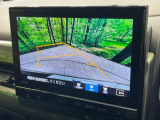 【バックカメラ】駐車時に後方がリアルタイム映像で確認できます。大型商業施設や立体駐車場での駐車時や、夜間のバック時に大活躍!運転スキルに関わらず、今や必須となった装備のひとつです!