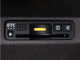 装備されているビルトインタイプのホンダ純正ETC車載器です。セットアップしてからご納車致します。ETCカードを差し込めば高速道路の出入り口ゲートを楽々通過出来ます。