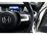 Hondaセンシングの機能のひとつ、アダプティブクルーズコントロール付!アクセルから足を離しても設定したスピードと前車との車間を保ち走行してくれます!車線維持もアシスト☆高速道路で疲労軽減ですね☆