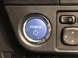 エンジンスタートスイッチです。キーが車内にあれば、エンジンの始動や停止はスイッチを押すだけ!キーを取り出す手間を省き、ワンプッシュで操作できるので簡単でスムーズです。